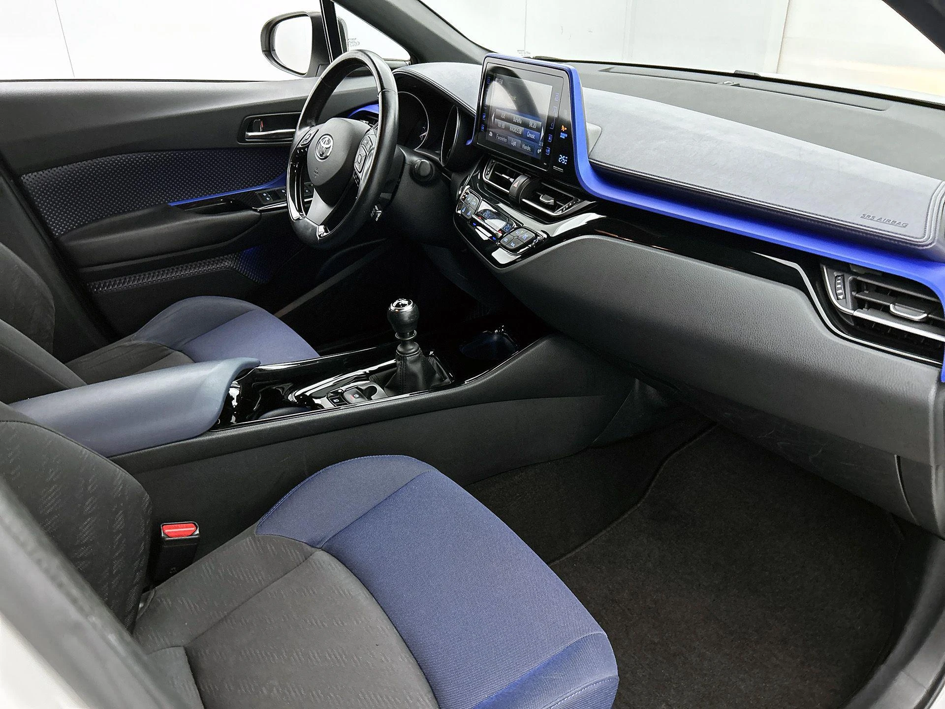 Toyota-C-HR-image-19