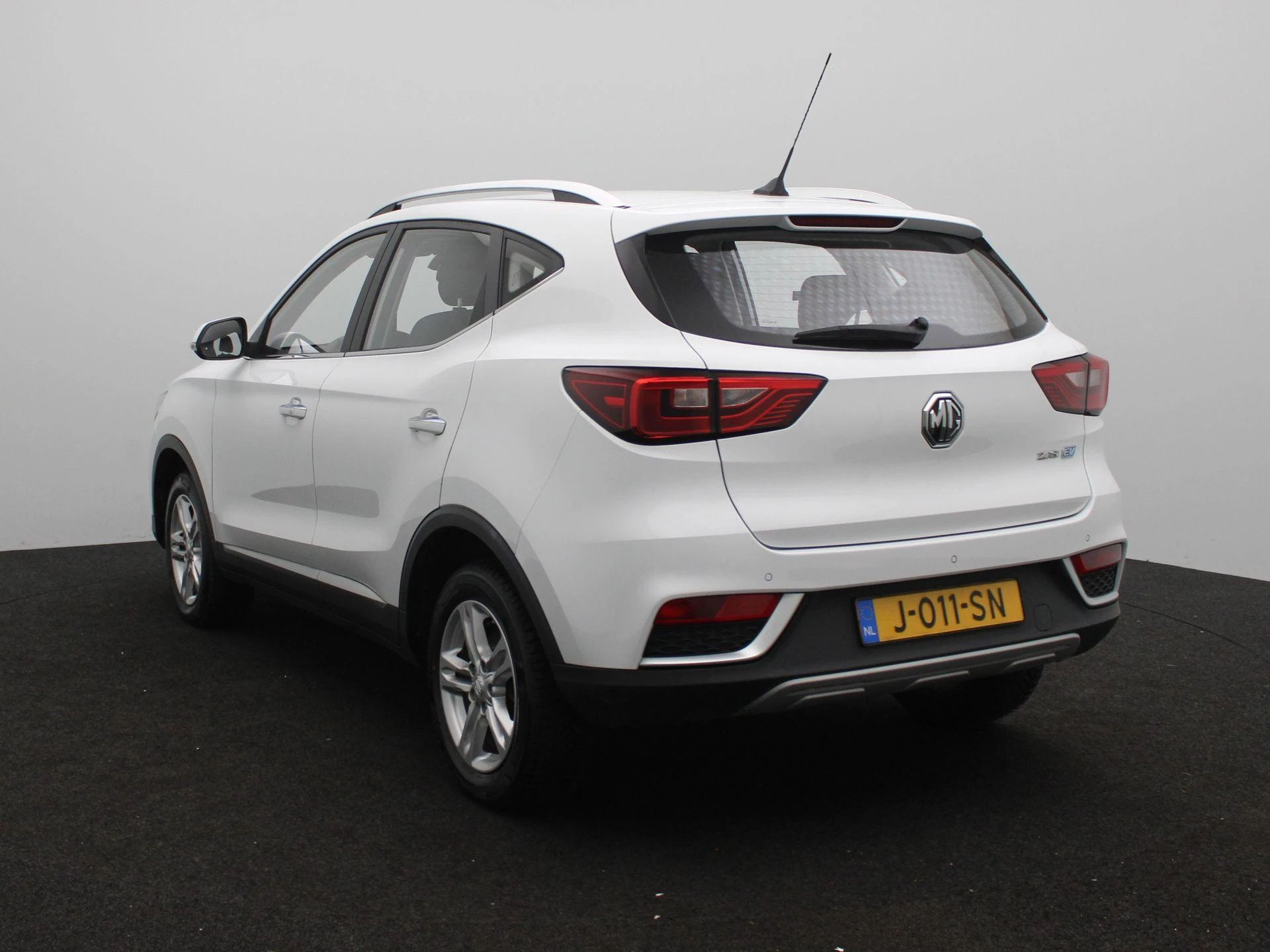 MG-ZS EV-image-1