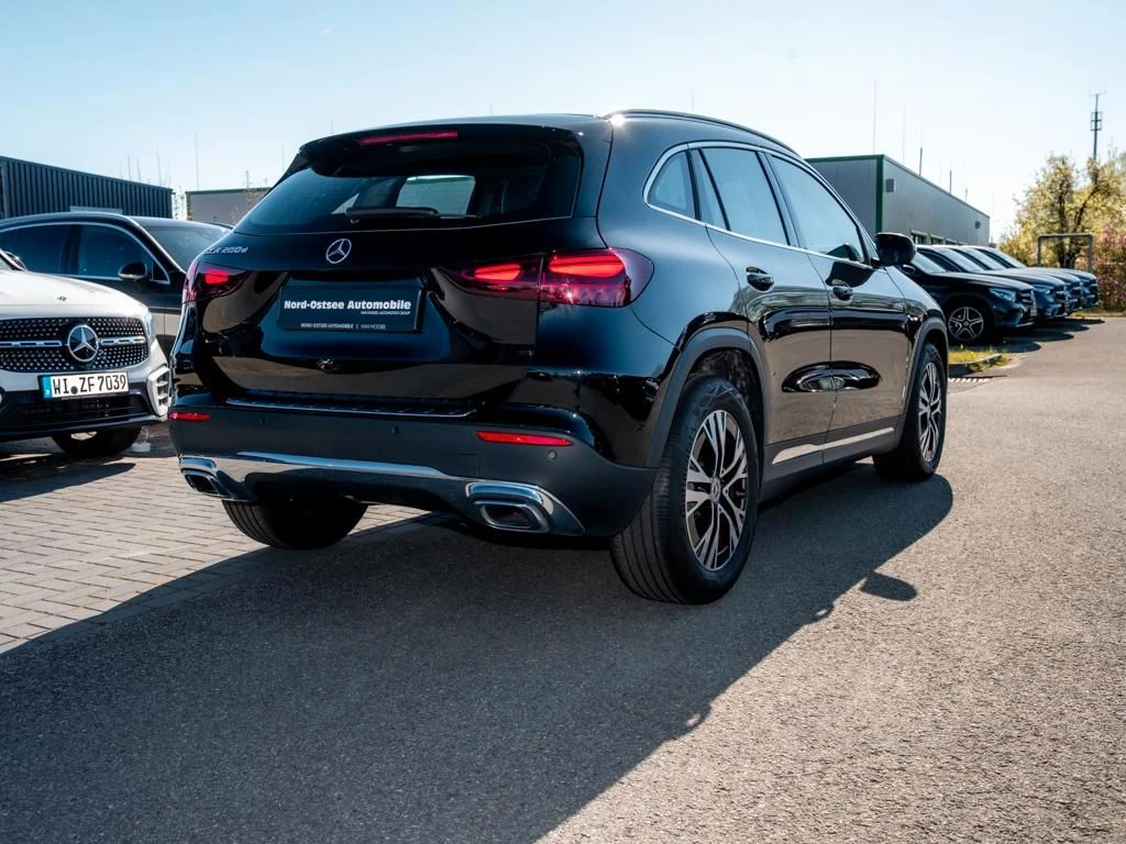 Mercedes-Benz-GLA 200 d-image-5