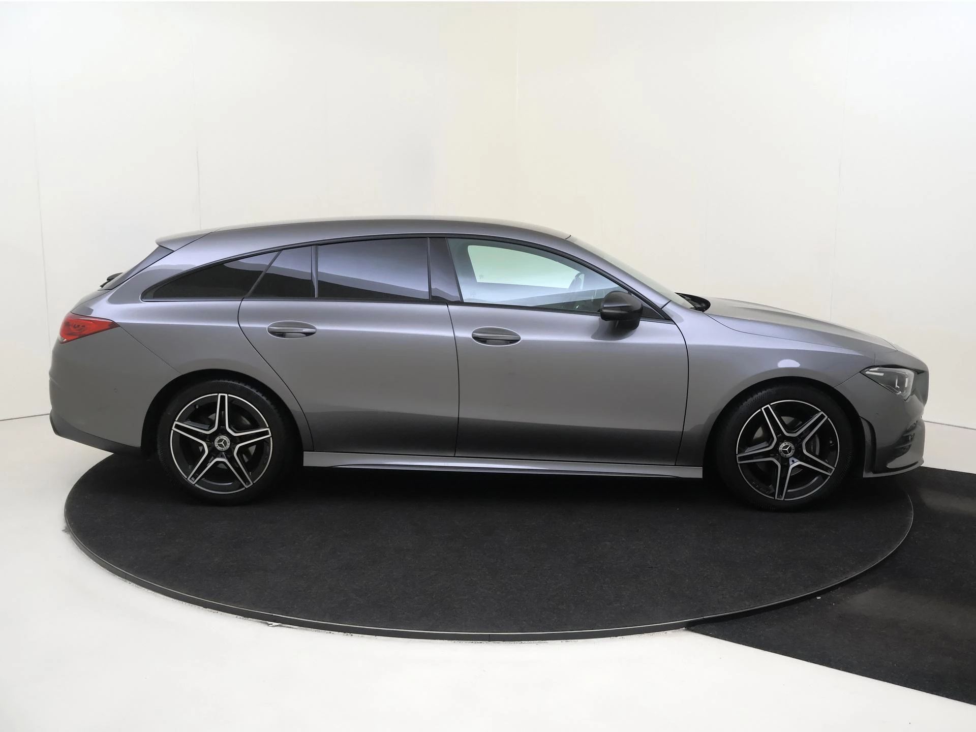 Mercedes-Benz-CLA-image-8