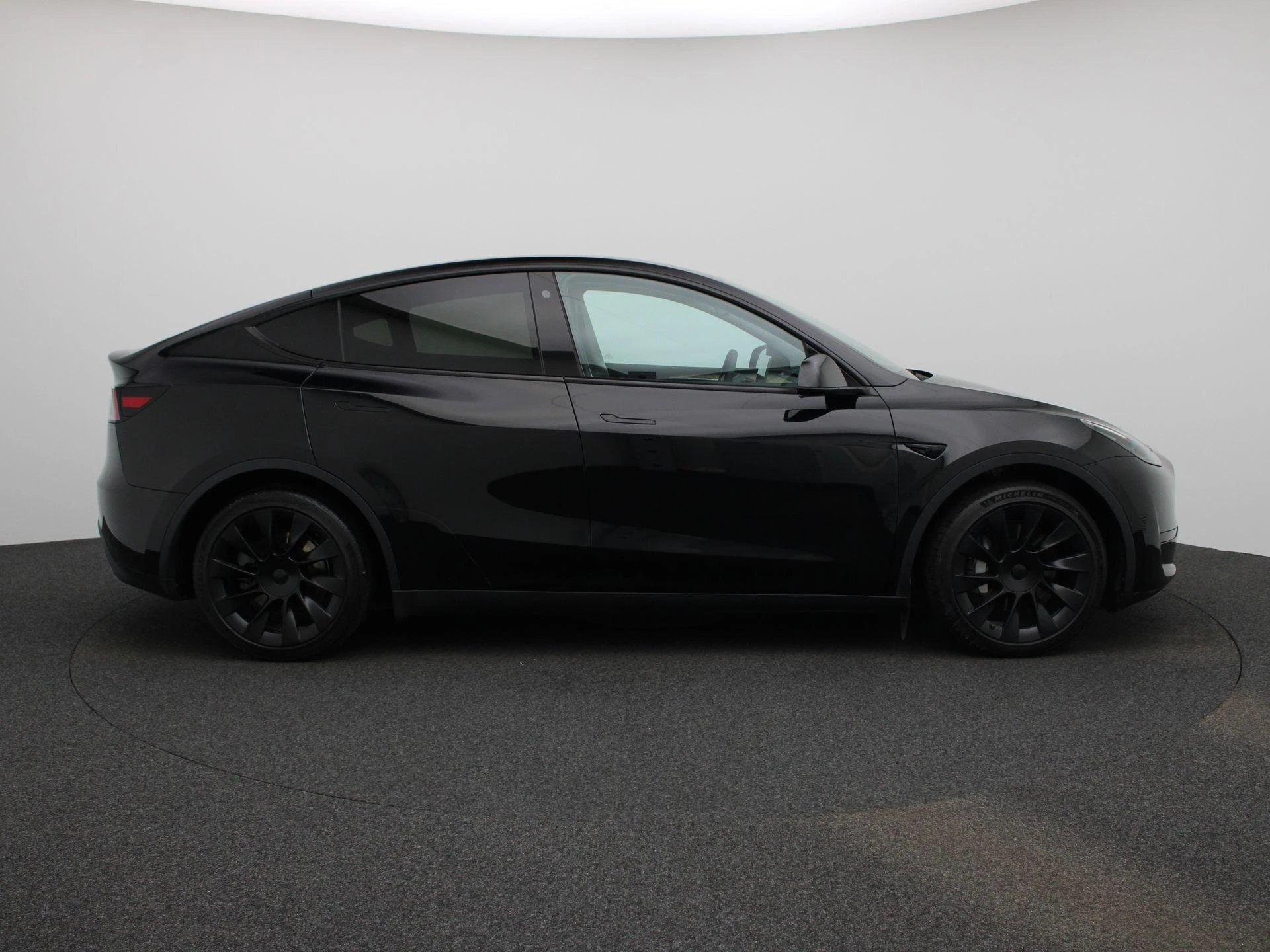 Tesla-Model Y-image-5