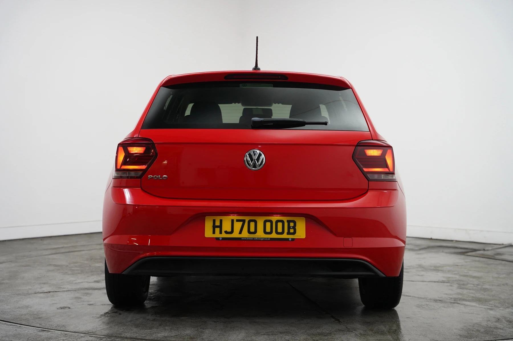 Volkswagen-Polo-image-13