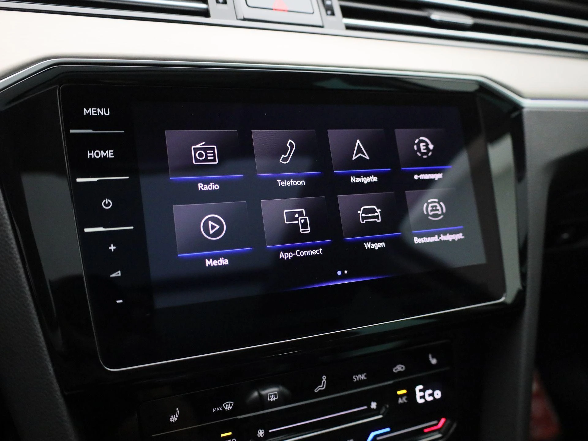Volkswagen-Passat-image-27
