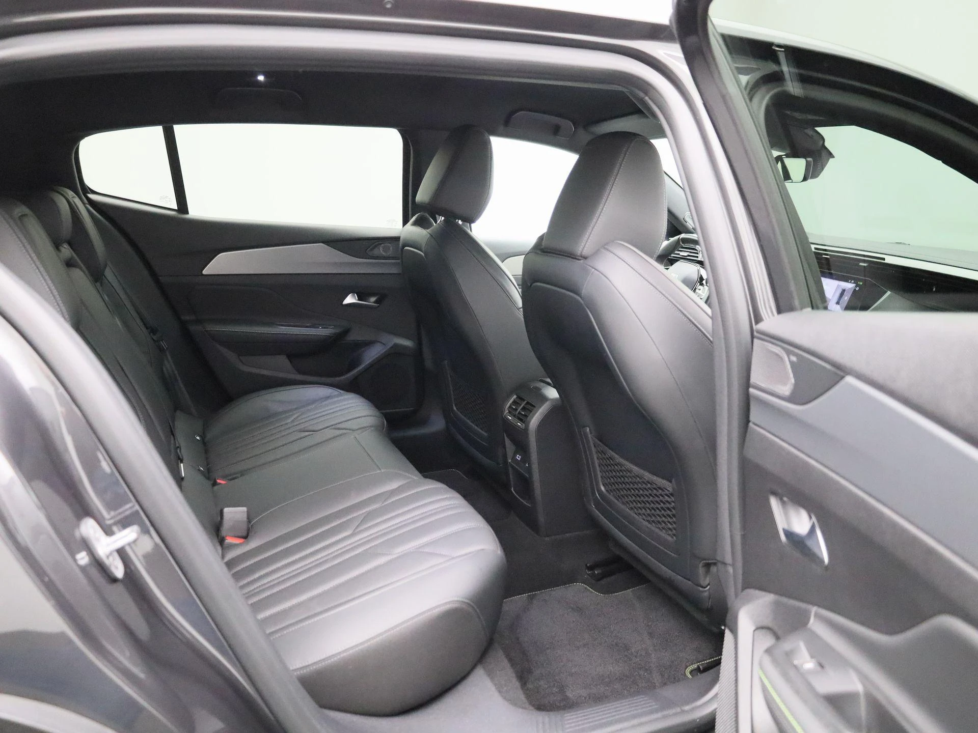 Peugeot-408-image-36