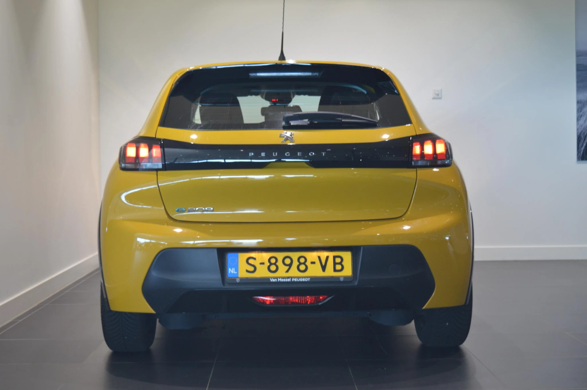 Peugeot-e-208-image-5