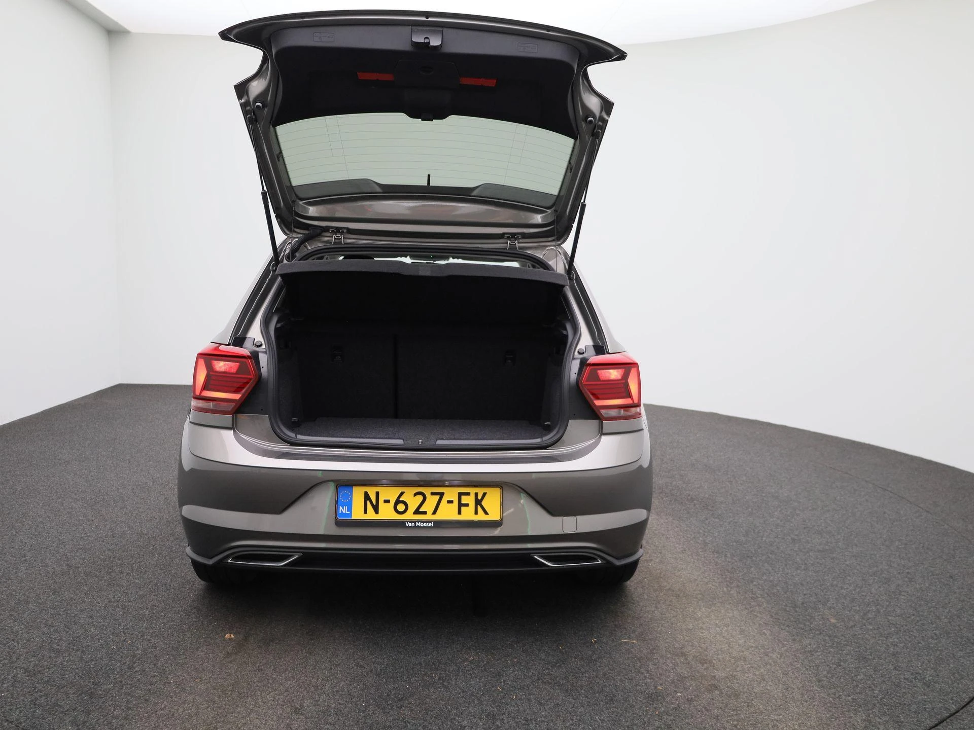 Volkswagen-Polo-image-10