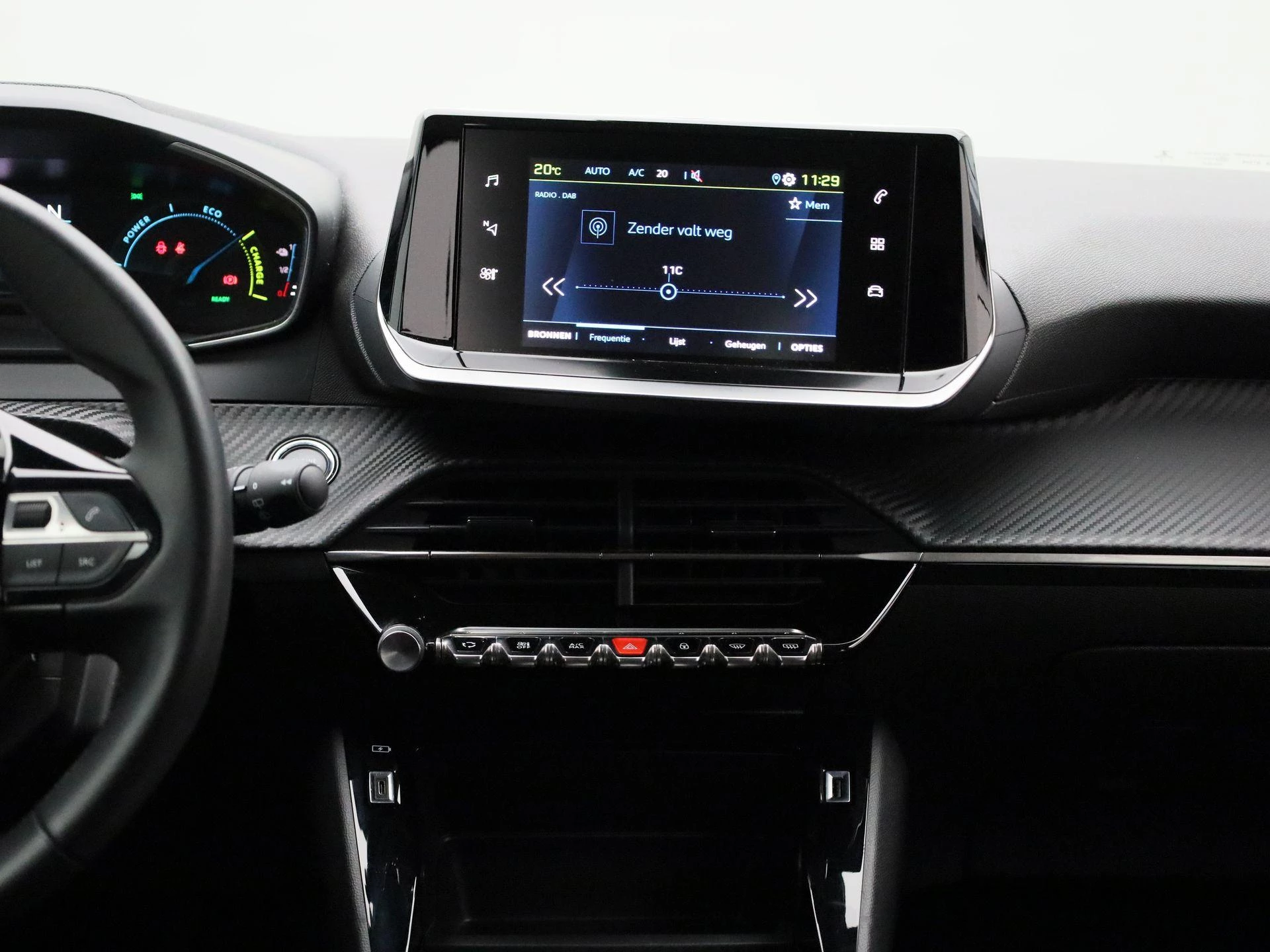 Peugeot-e-208-image-7