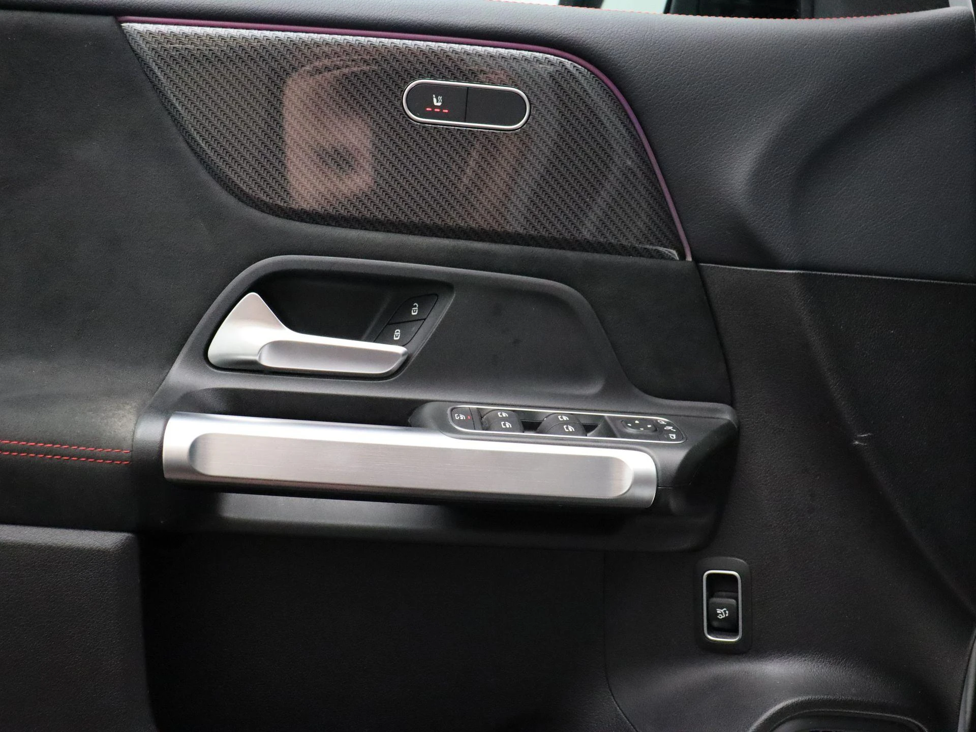 Mercedes-Benz-GLB-image-10