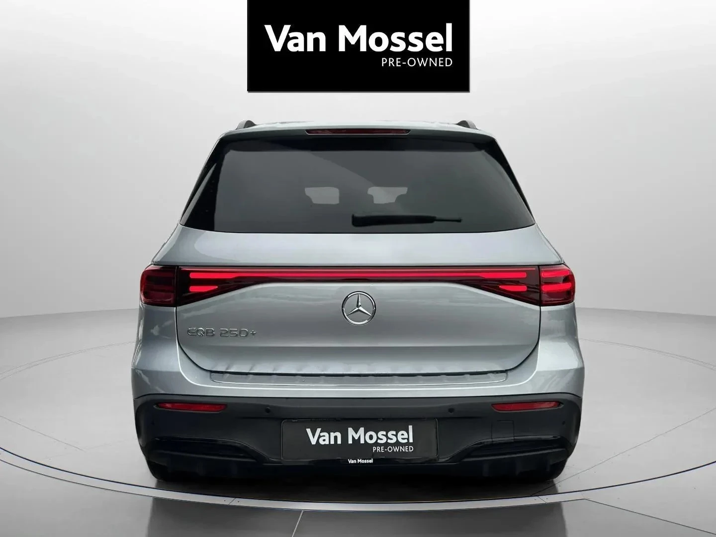 Mercedes-Benz-EQB-image-5