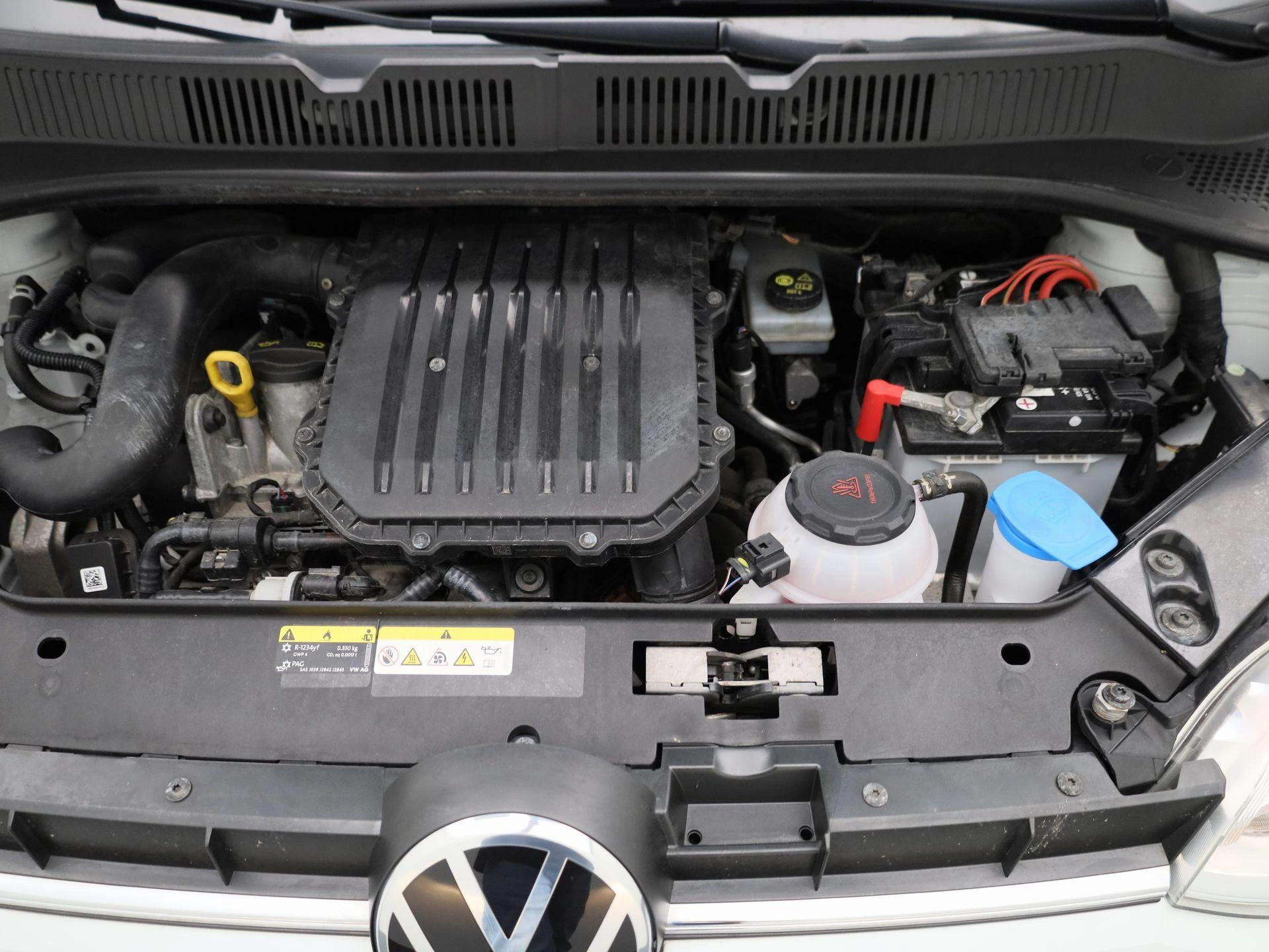 Volkswagen-up!-image-24