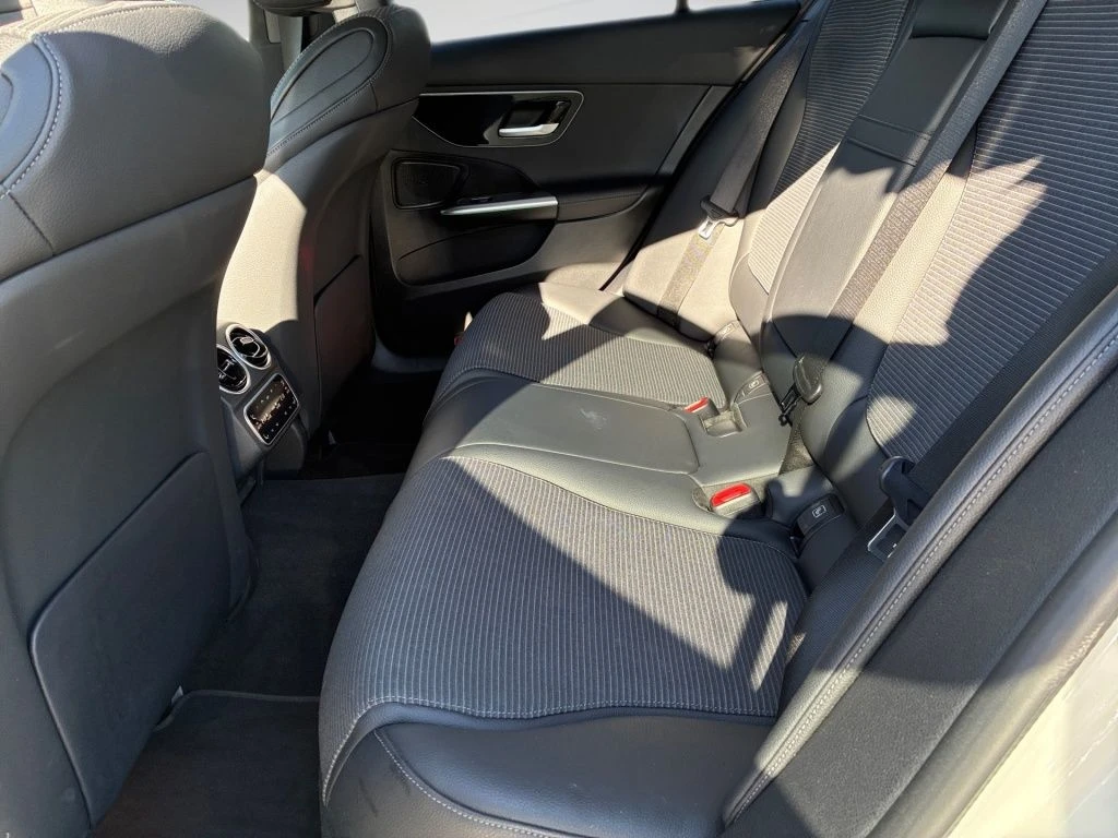 Mercedes-Benz-C-Klasse 200-image-9