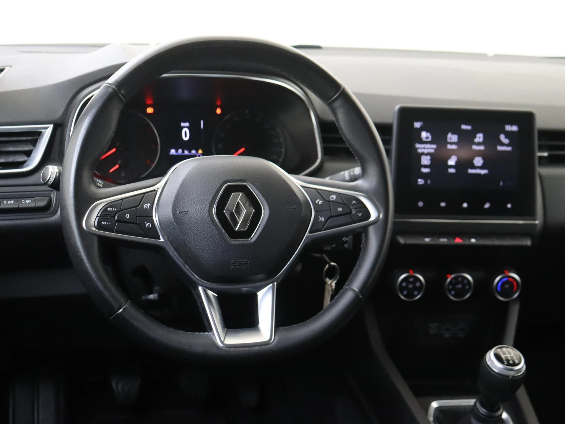 Renault-Clio-image-13