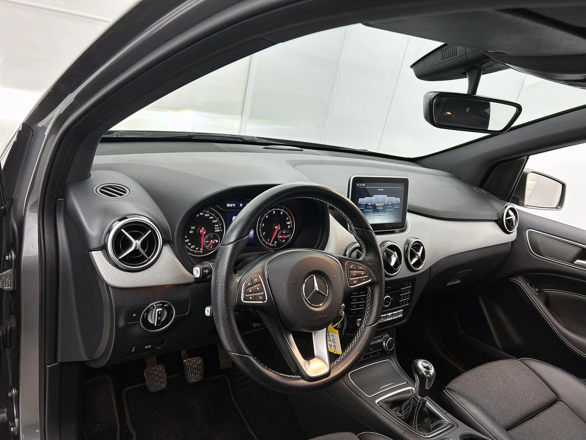 Mercedes-Benz-B-Klasse-image-18