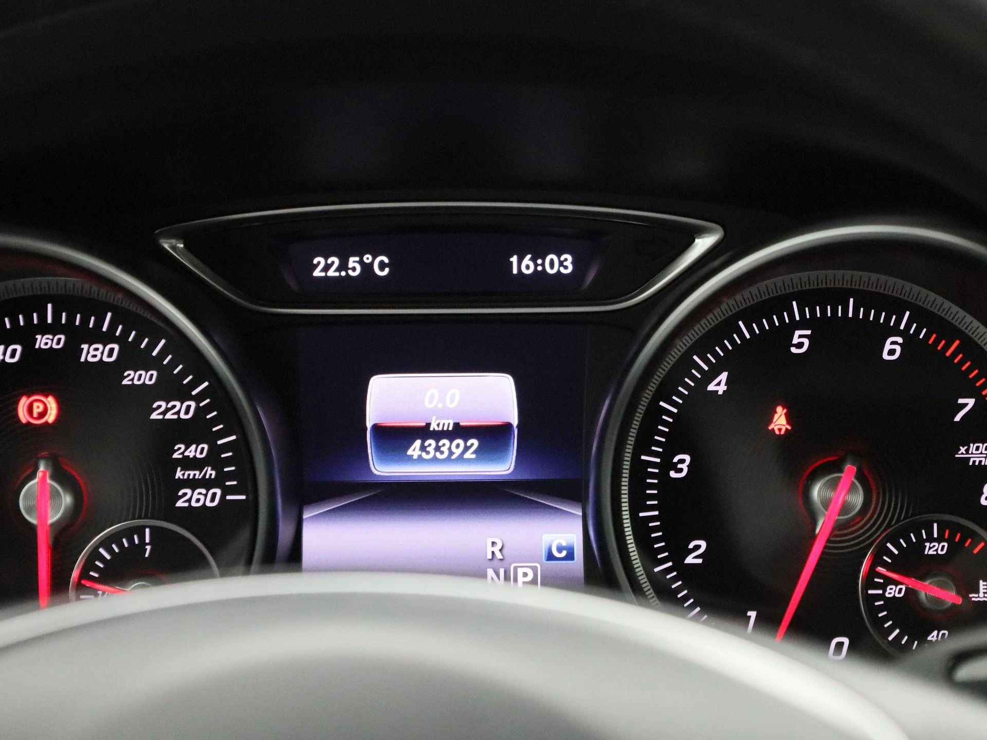 Mercedes-Benz-CLA-image-7