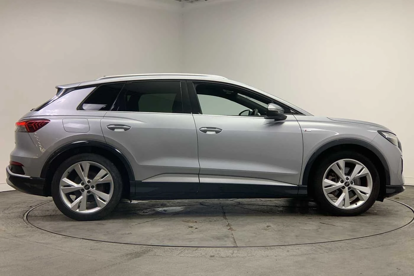 Audi-Q4 e-tron-image-3