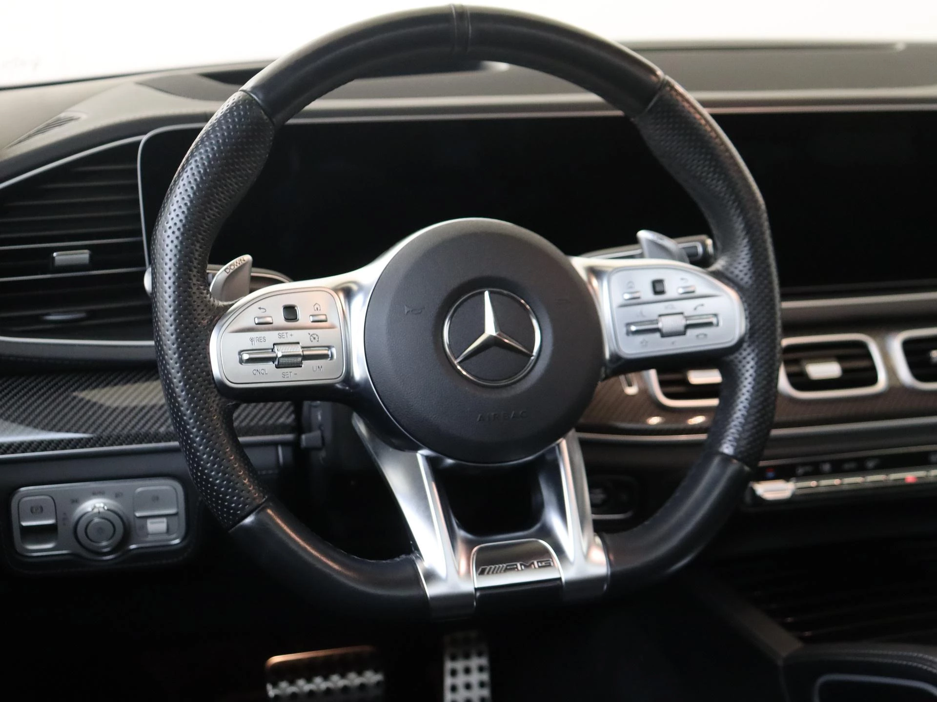 Mercedes-Benz-GLE-image-17