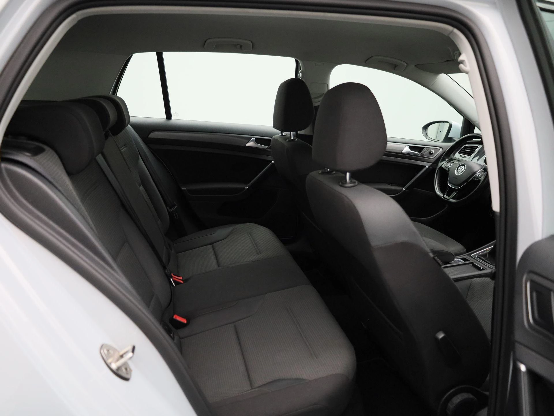 Volkswagen-Golf-image-32