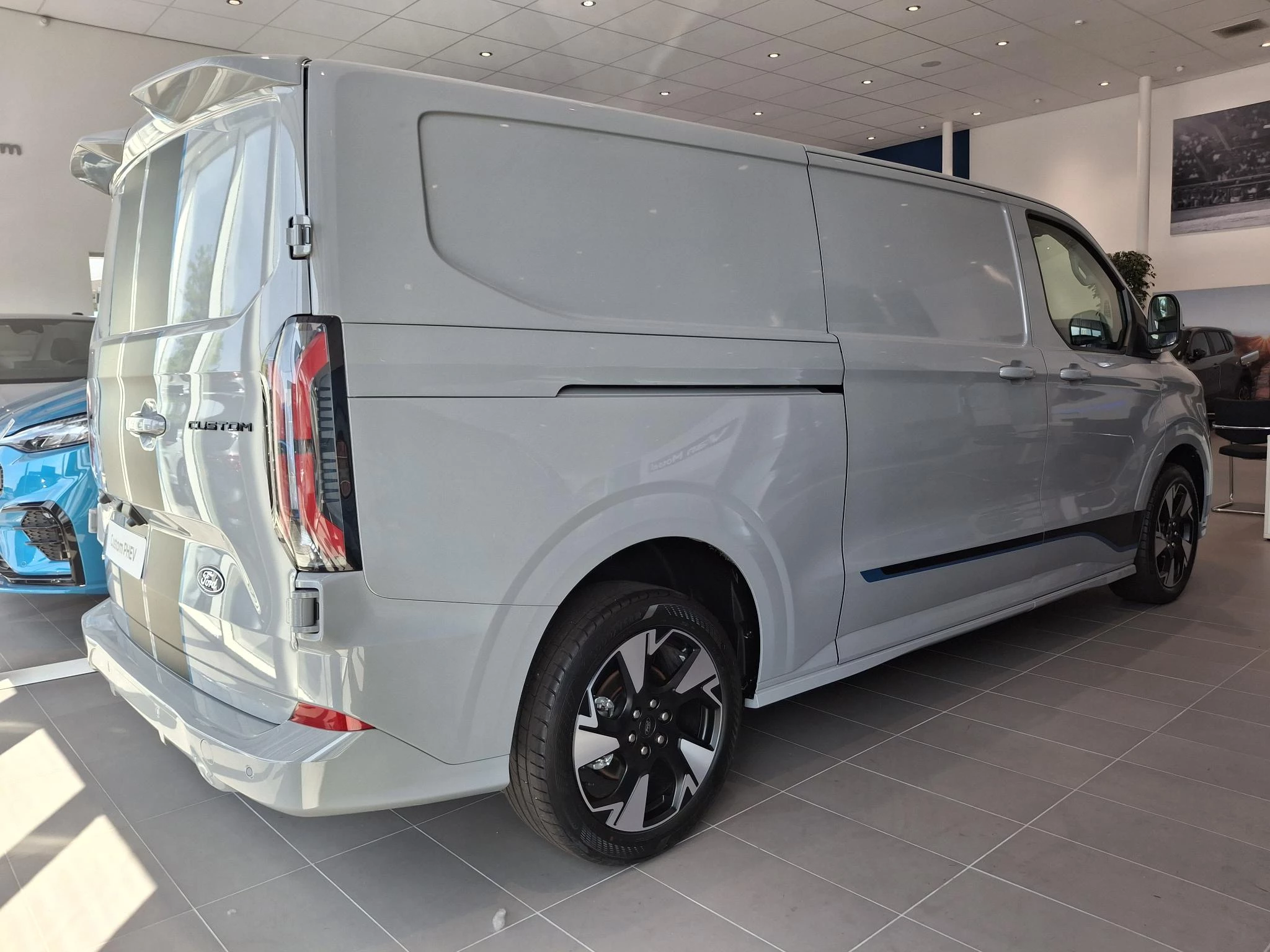 Ford-Transit Custom-image-4