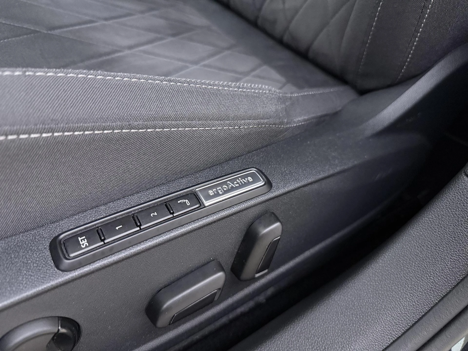 Volkswagen-Golf-image-22