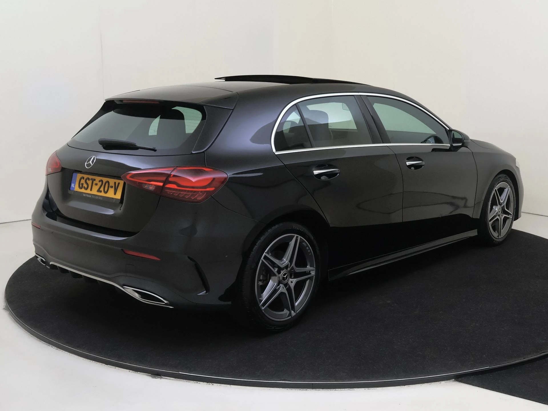 Mercedes-Benz-A-Klasse-image-3