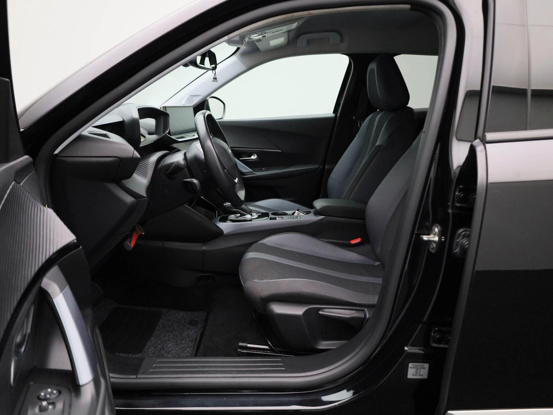Peugeot-e-2008-image-10
