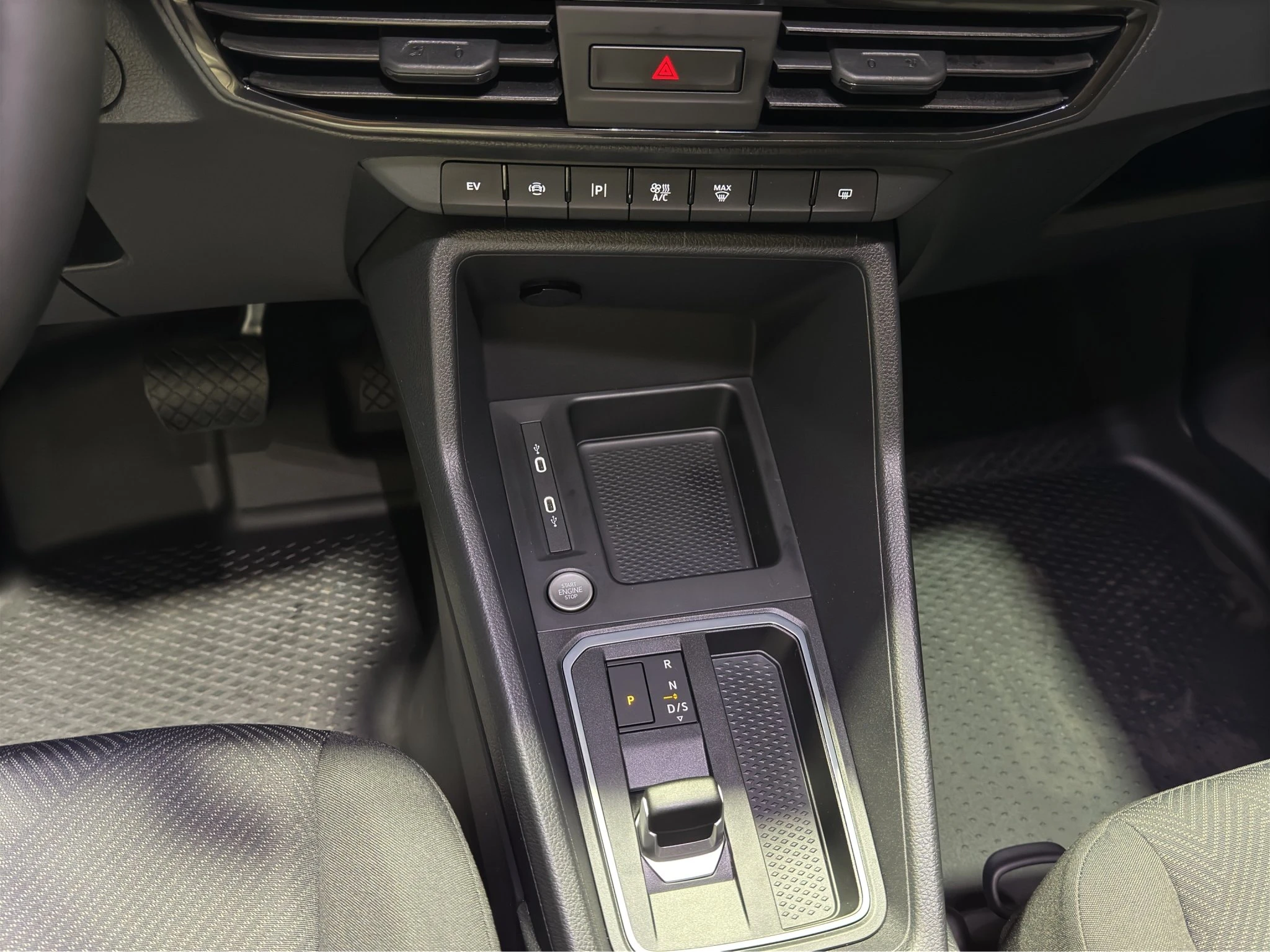 Ford-Transit Connect-image-11