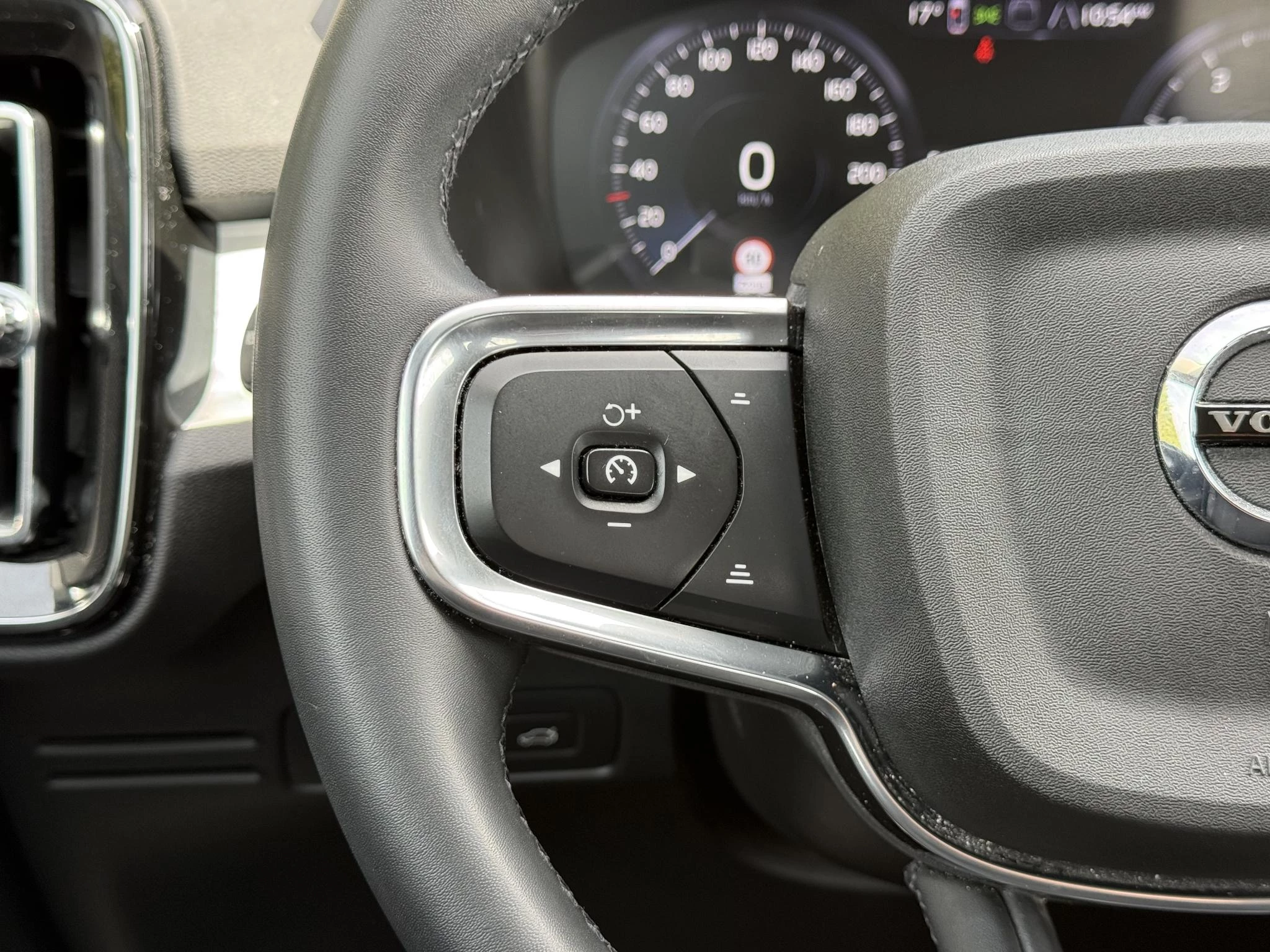 Volvo-XC40-image-26