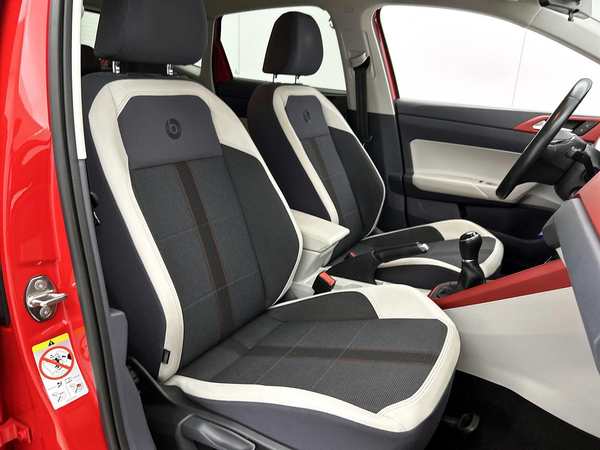 Volkswagen-Polo-image-36