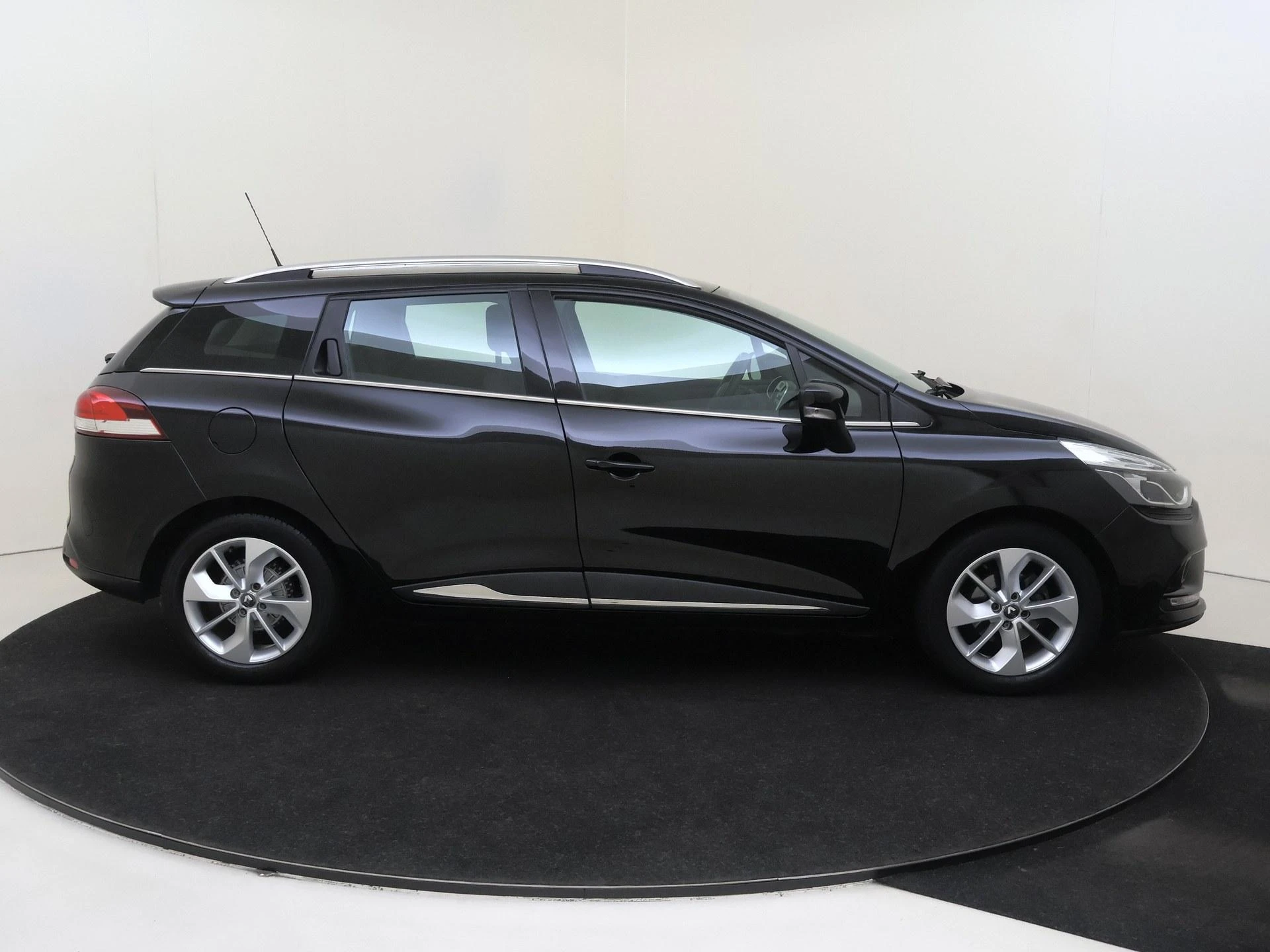 Renault-Clio-image-8