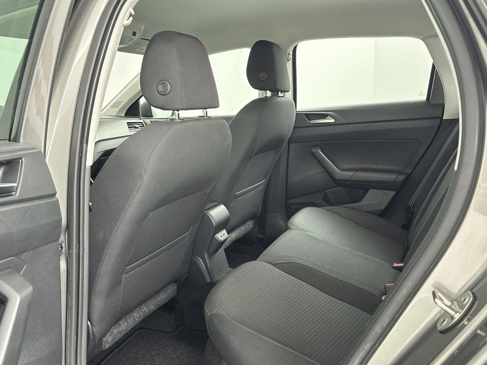 Volkswagen-Polo-image-7