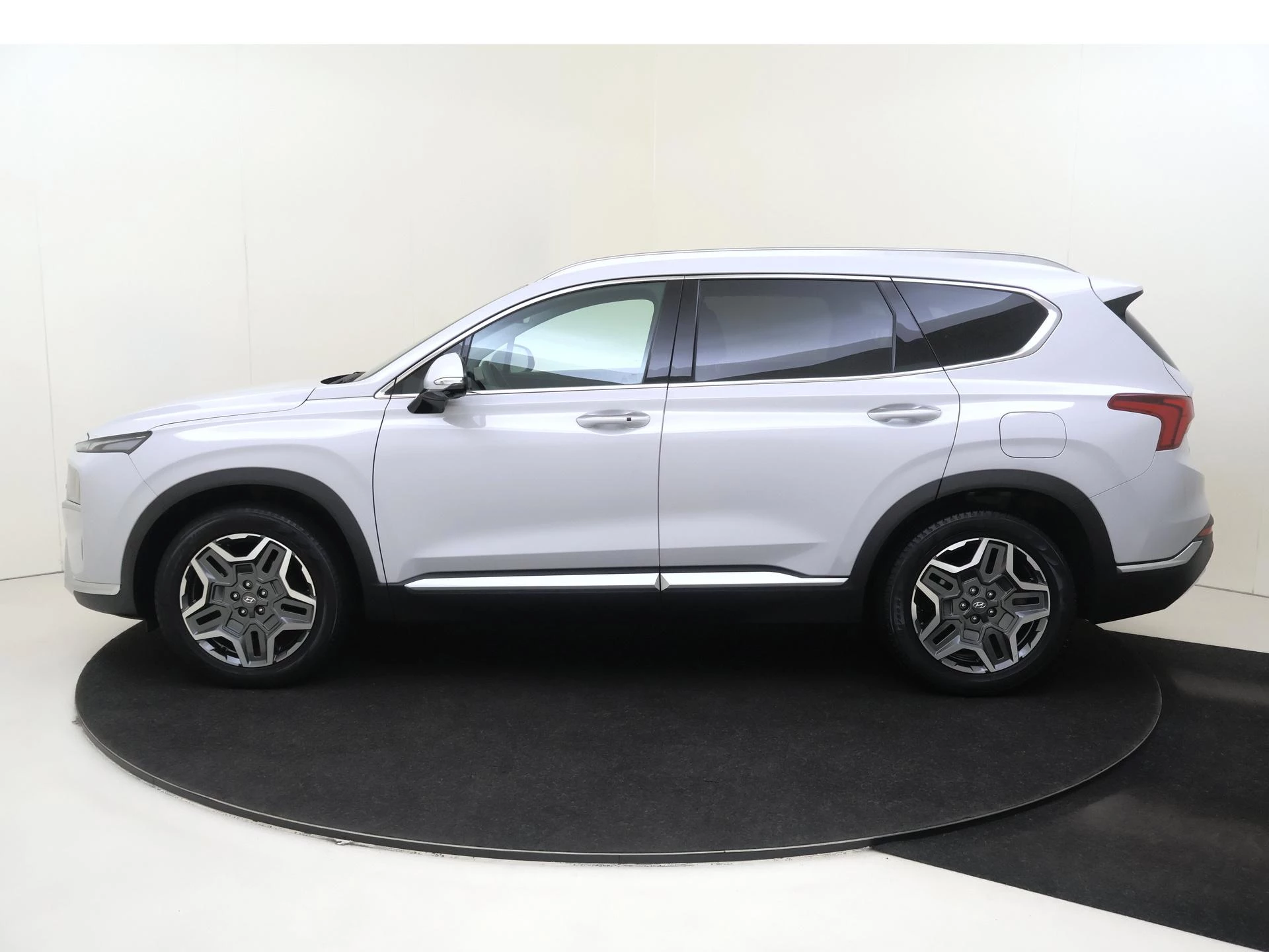 Hyundai-Santa Fe-image-7