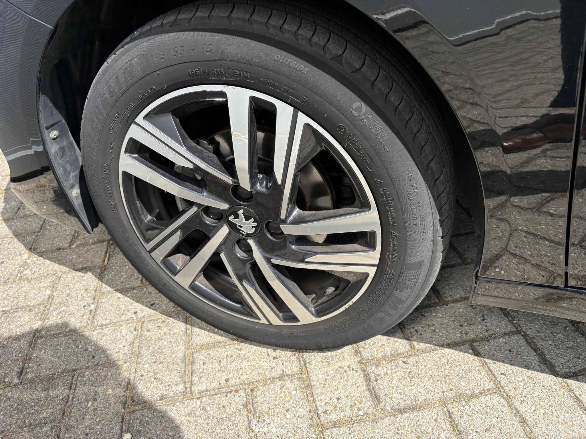 Peugeot-208-image-24