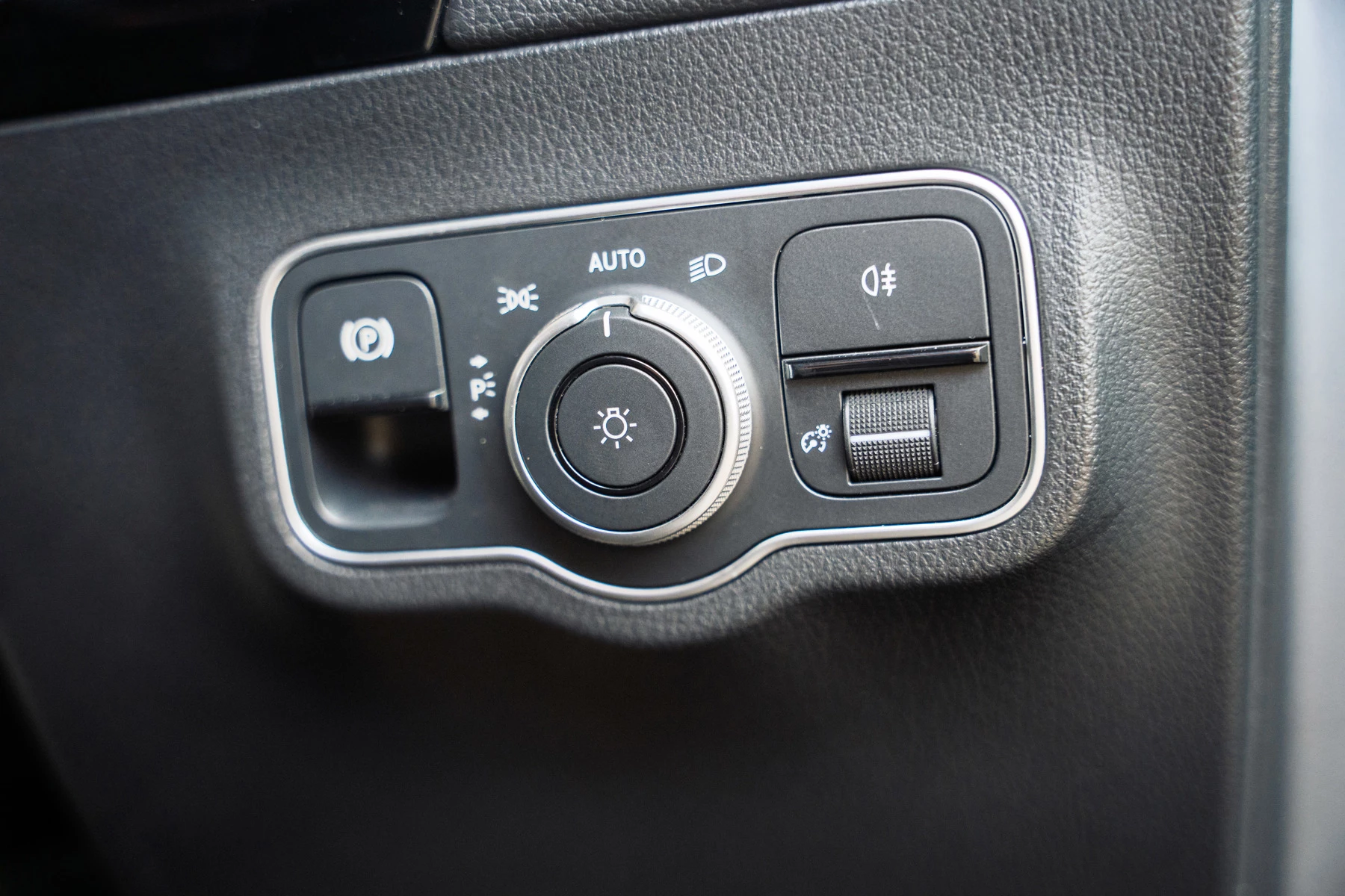 Mercedes-Benz-GLA-image-20