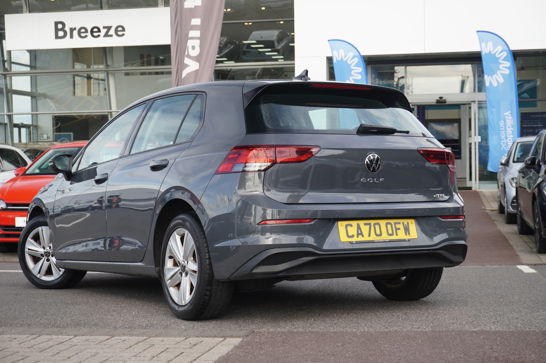 Volkswagen-Golf-image-2