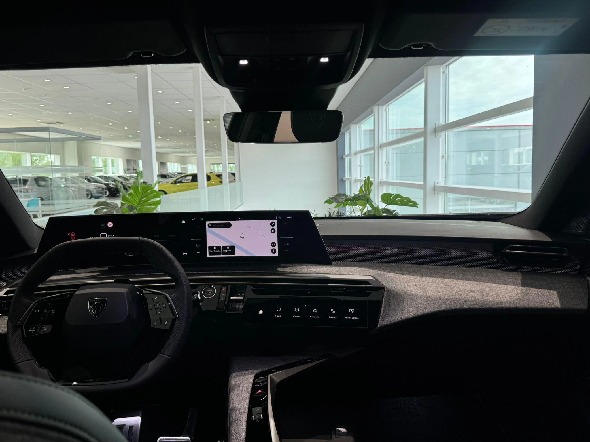 Peugeot-e-5008-image-6