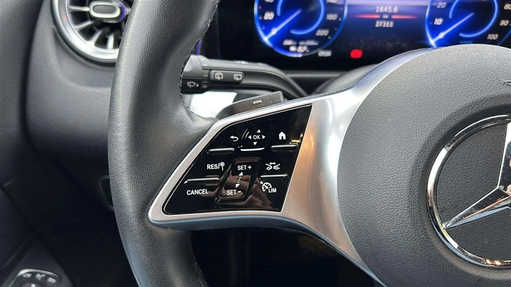Mercedes-Benz-EQB-image-11