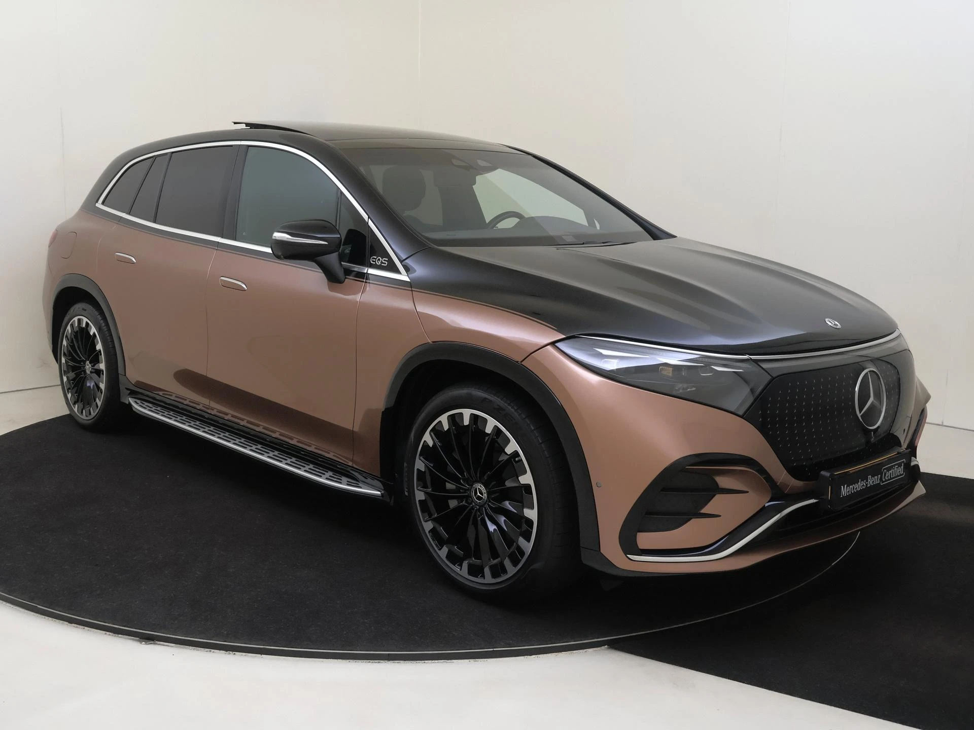 Mercedes-Benz-EQS-image-1