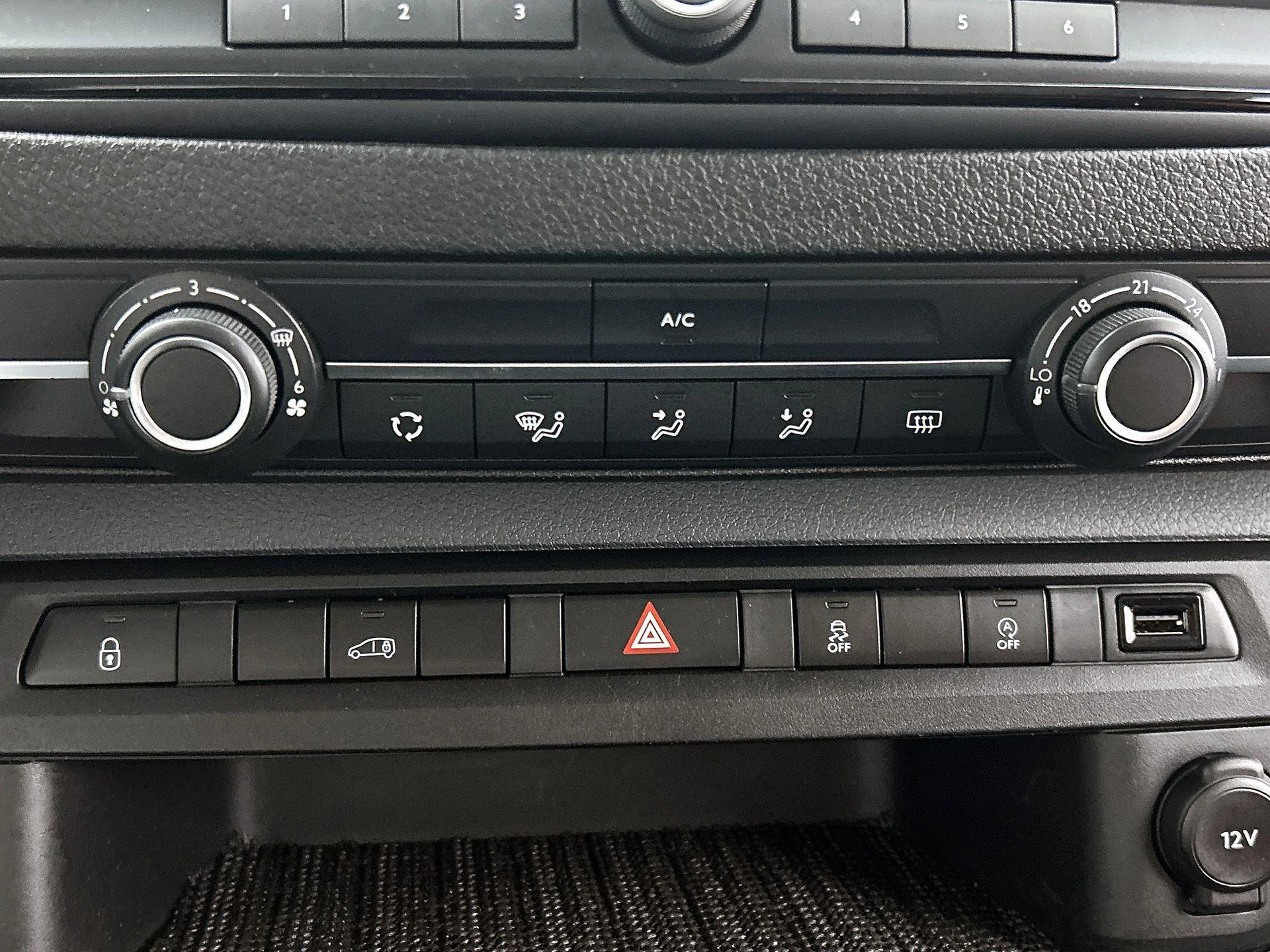Opel-Vivaro-image-19