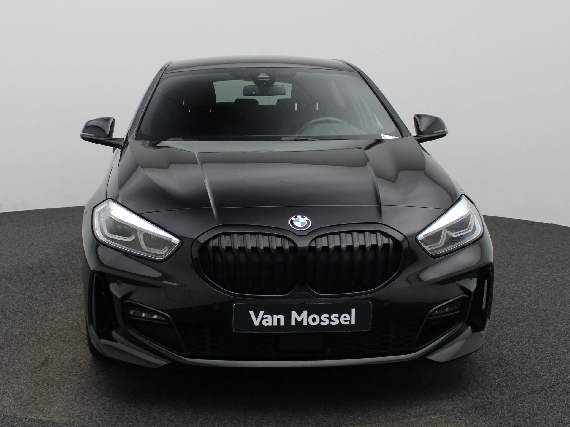 BMW-1 Reeks-image-2