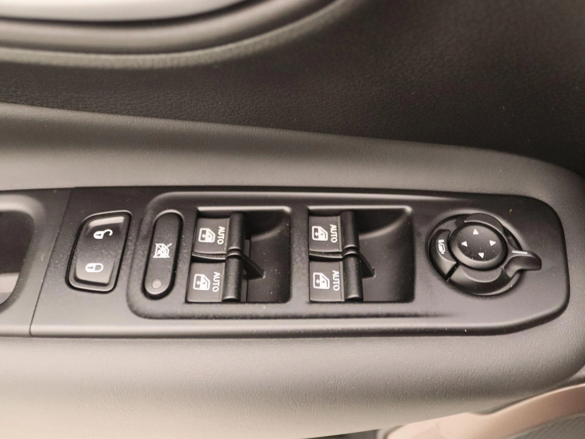 Jeep-Renegade-image-19