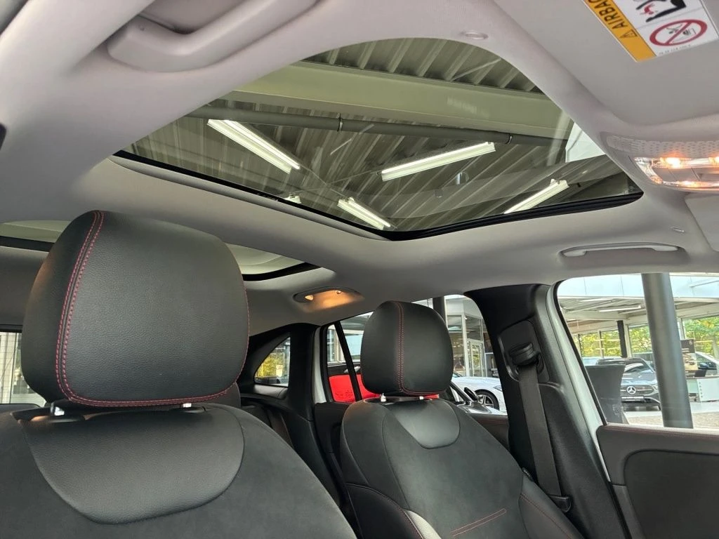 Mercedes-Benz-GLA 220 d-image-18