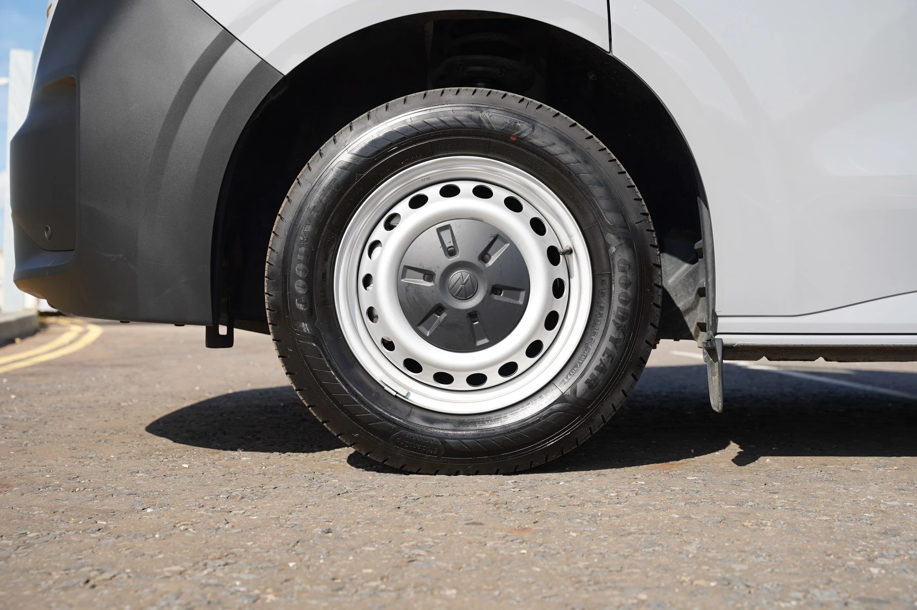 Volkswagen-Transporter-image-4