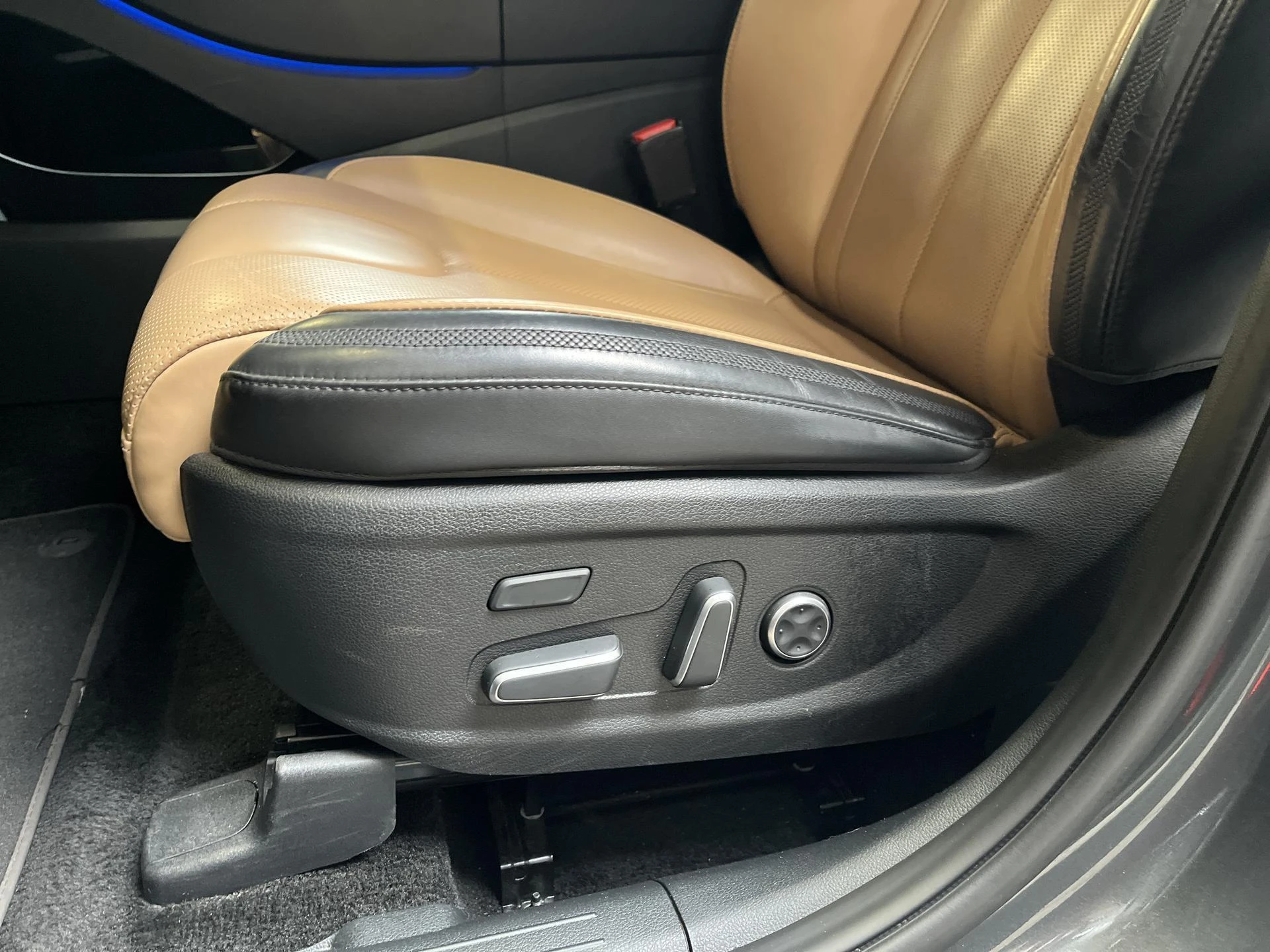 Hyundai-Santa Fe-image-13
