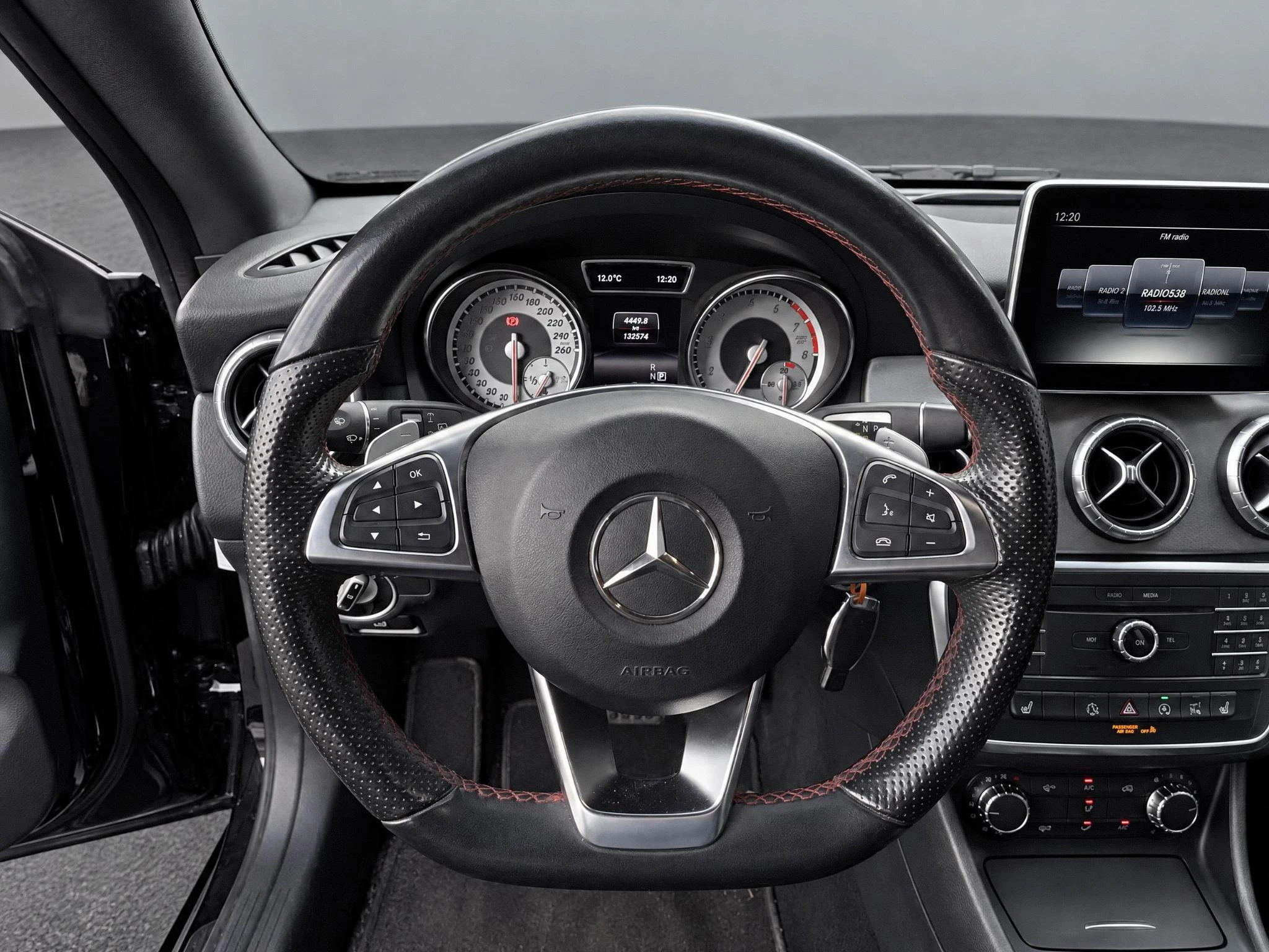 Mercedes-Benz-CLA-image-8