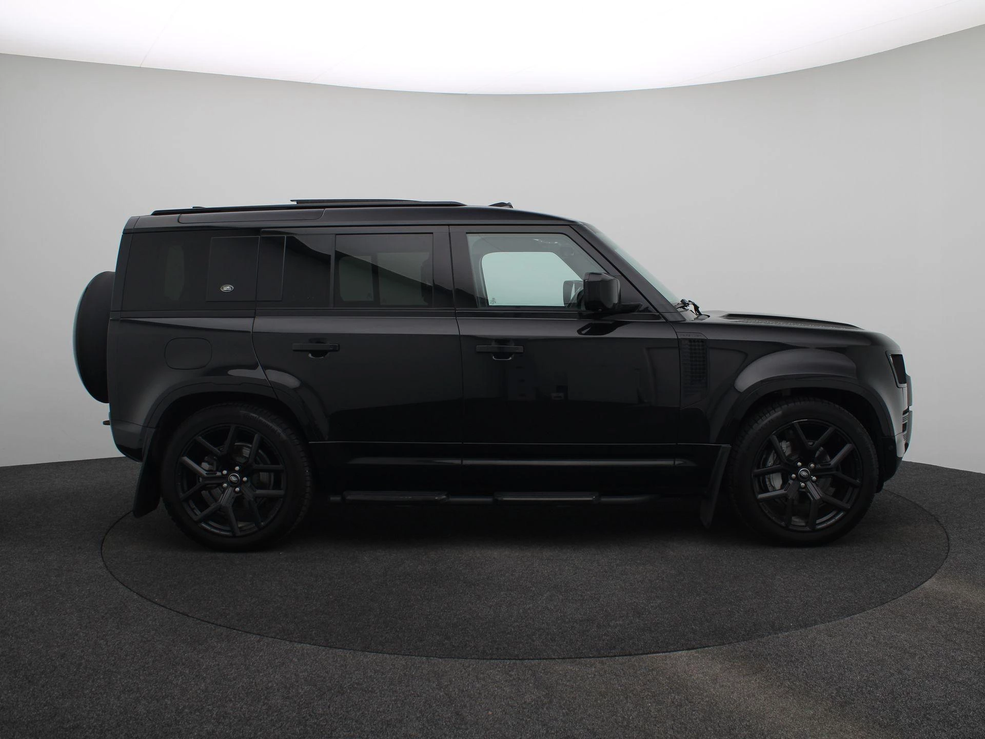 Land Rover-Defender-image-10