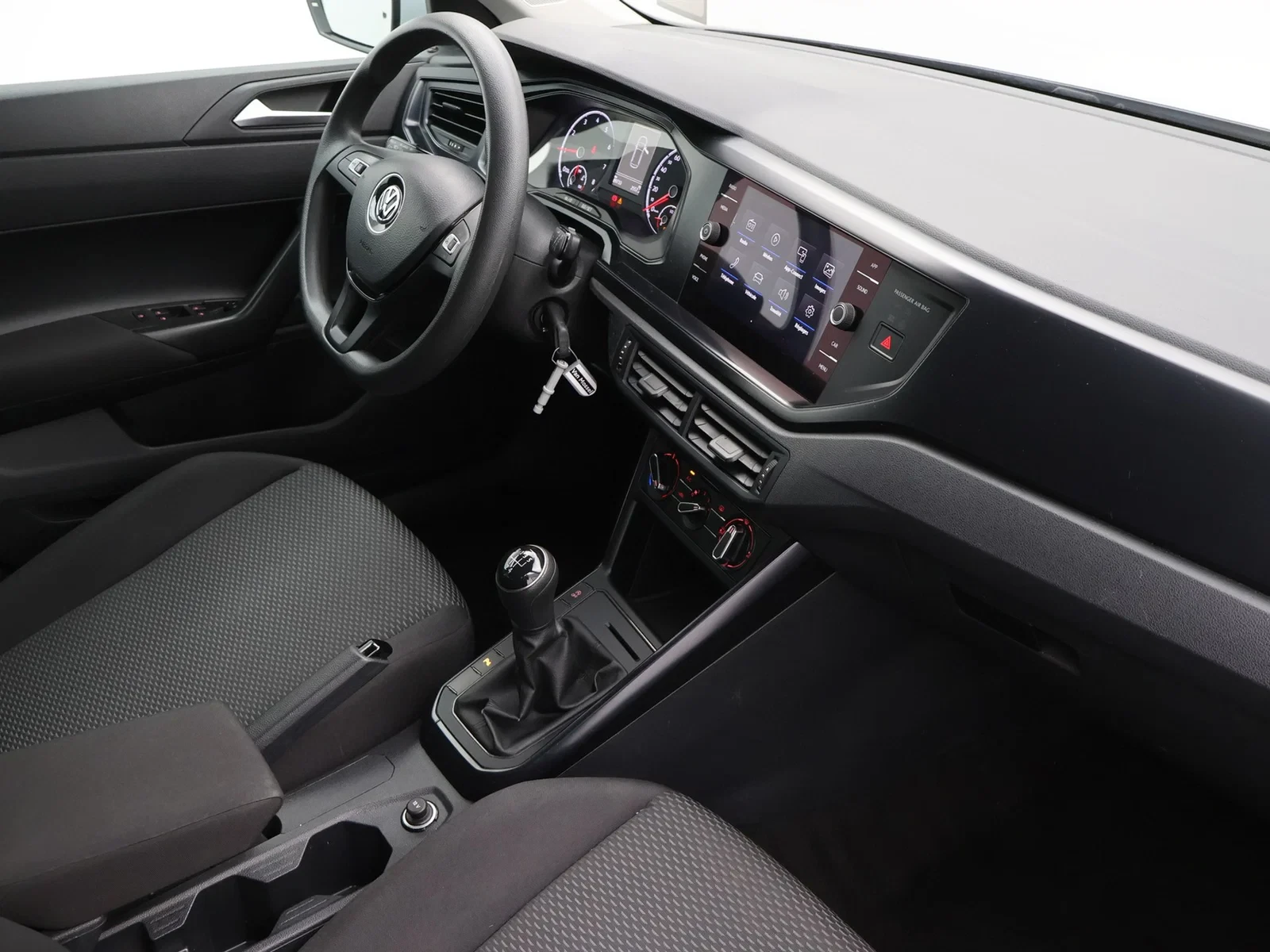 Volkswagen-Polo-image-2