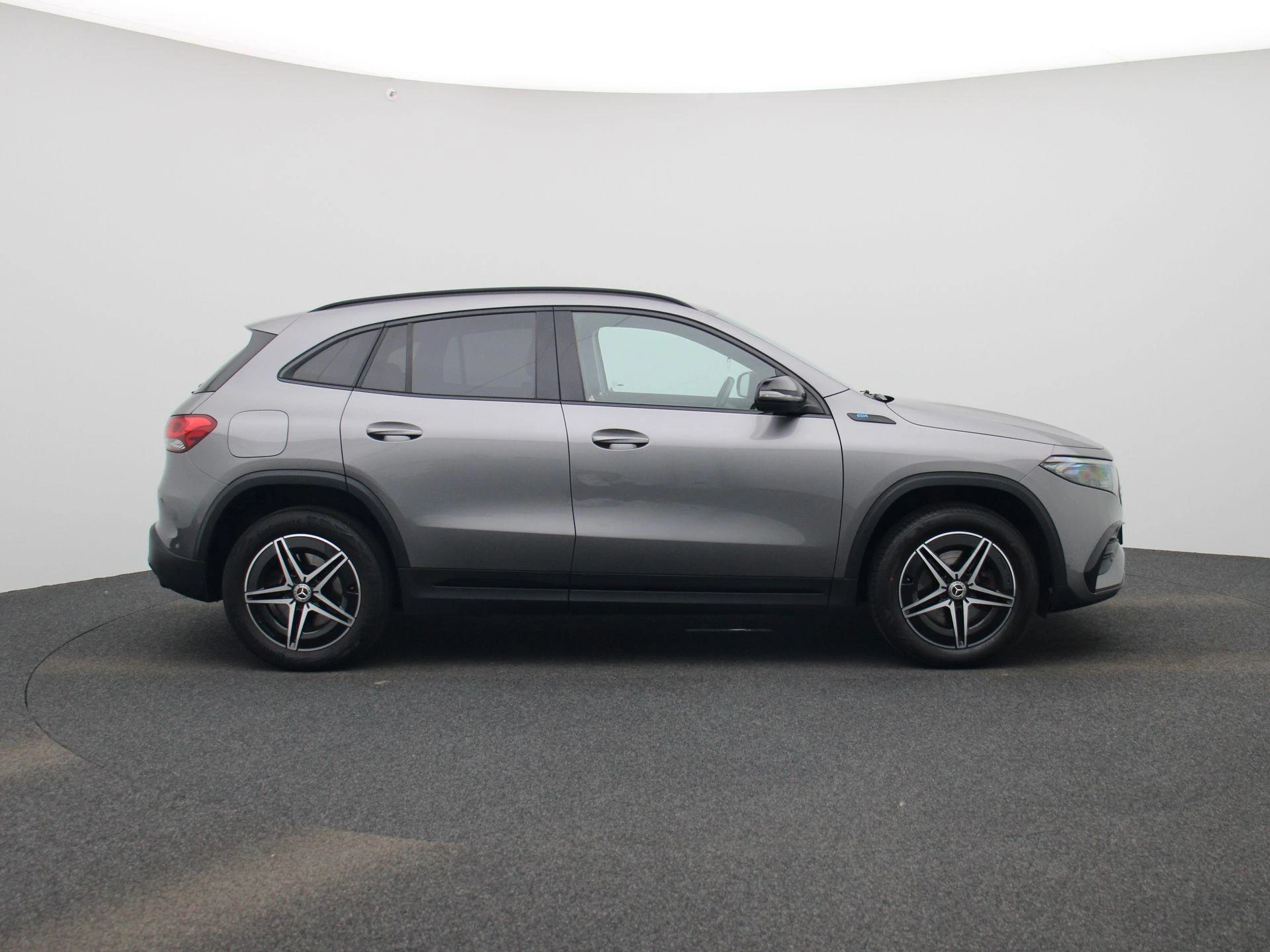 Mercedes-Benz-EQA-image-5