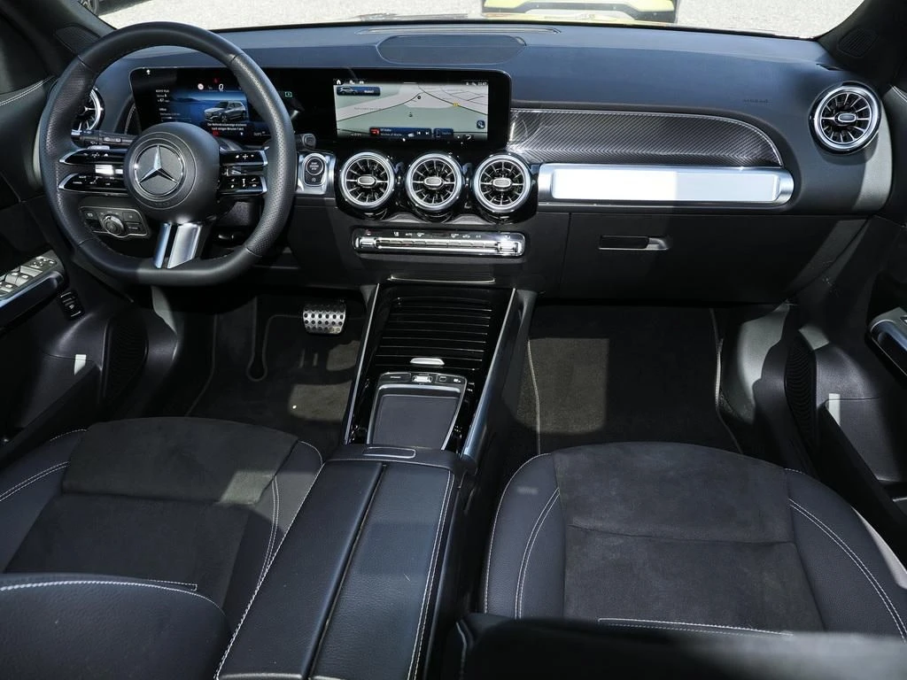 Mercedes-Benz-GLB 200 d-image-13