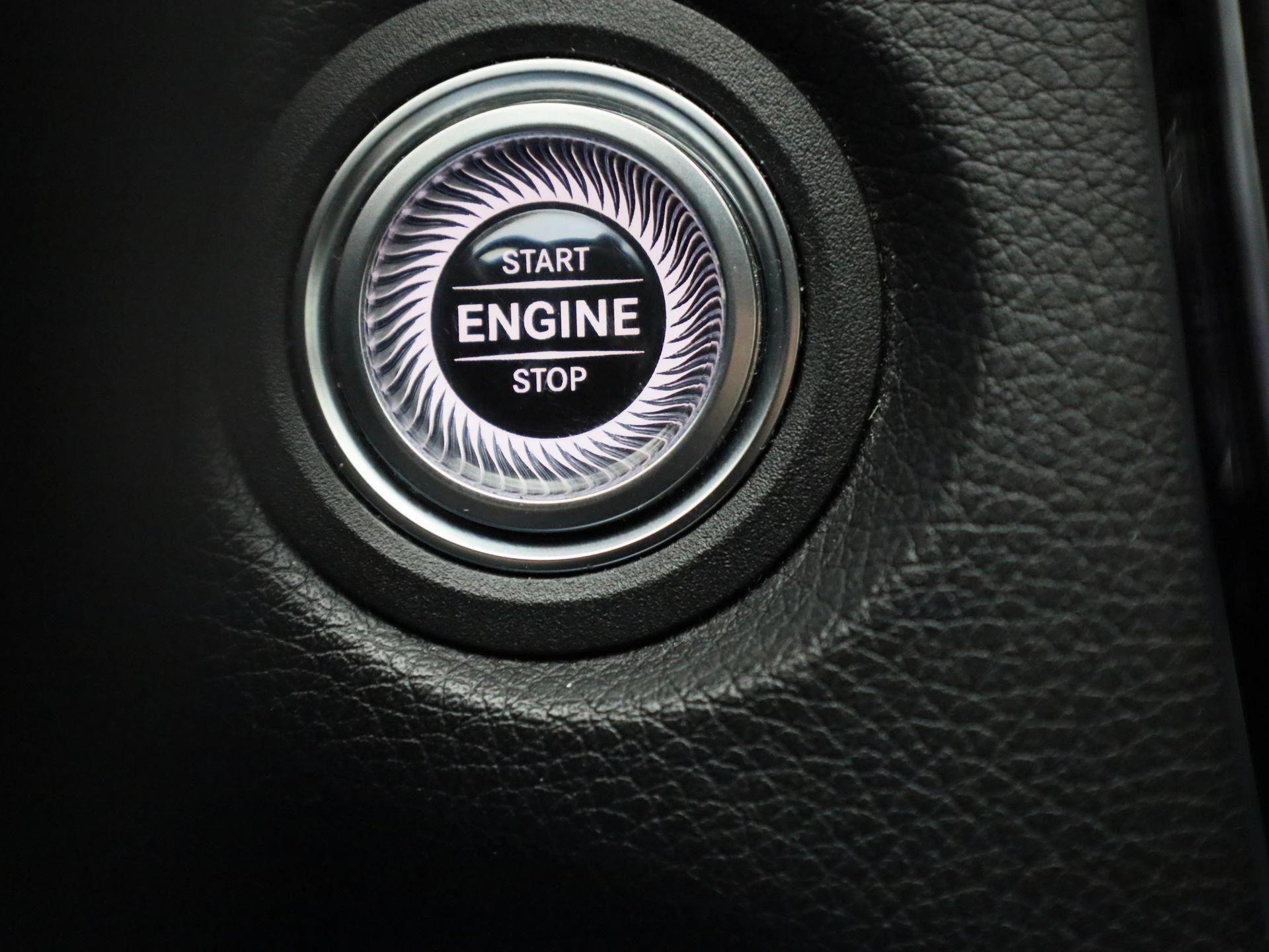 Mercedes-Benz-C-Klasse-image-25