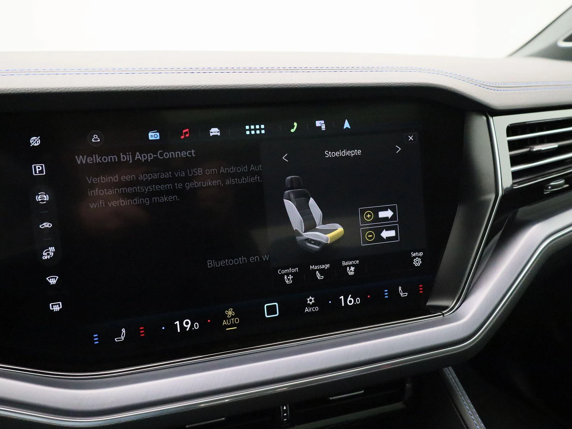 Volkswagen-Touareg-image-22